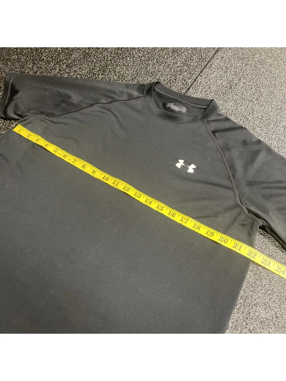 Under Armour Mens Gray Black Heatgear Loose Workout T-Shirt Size Large Lot Of 2